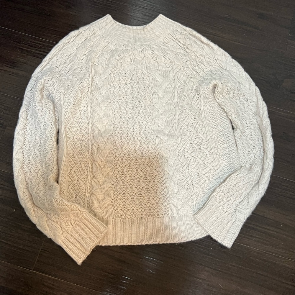 Bloomingdales cashmere cable knit crew neck cream sweater